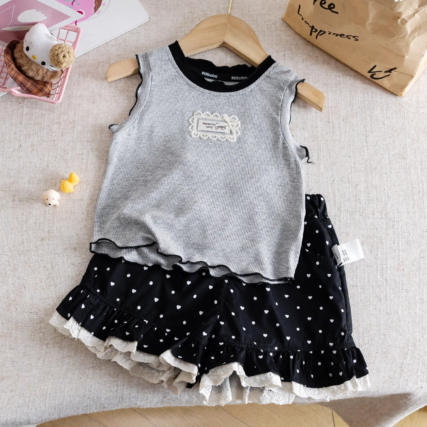 Summer Girls' Heart Printed Shorts Vest Set Sweet Lace Splicing Loose Short Pants + Thin Sleeveless T-shirt 2 Pieces Outfit
Summer Girls' Heart Printed Shorts Vest Set Sweet Lace Splicing Loose Short Pants + Thin Sleeveless T-shirt 2 Pieces Outfit