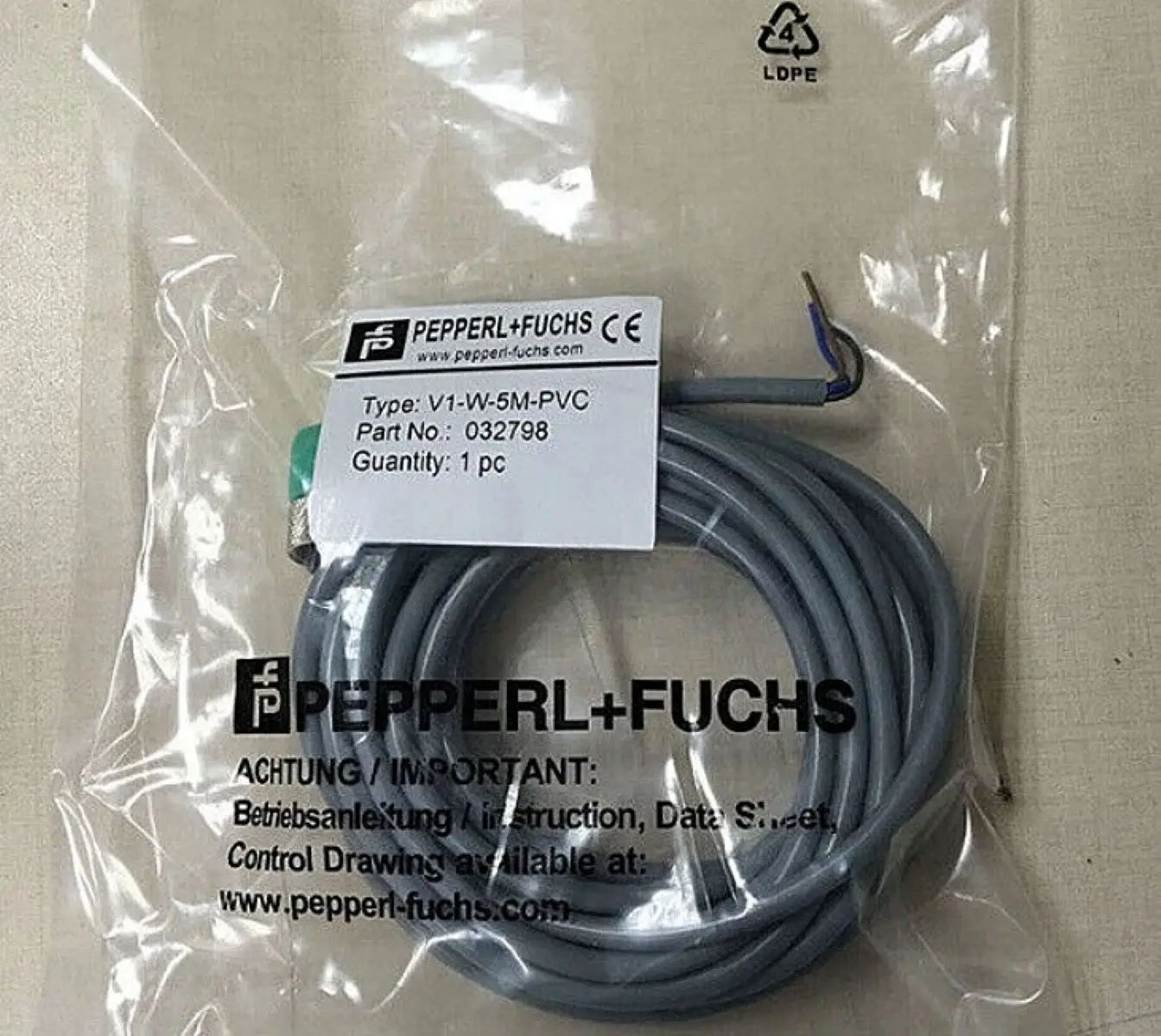 ML6 internal thread connector 032798 V1-W-5M-PVC
ML6 internal thread connector 032798 V1-W-5M-PVC