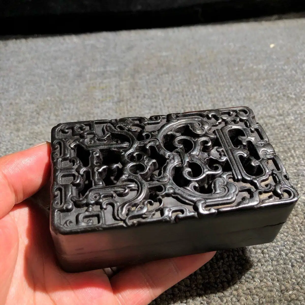 Retro hollow carved wooden box storage box incense box folk collection Vintage handicraft Home Desktop Decor ornament
Retro hollow carved wooden box storage box incense box folk collection Vintage handicraft Home Desktop Decor ornament