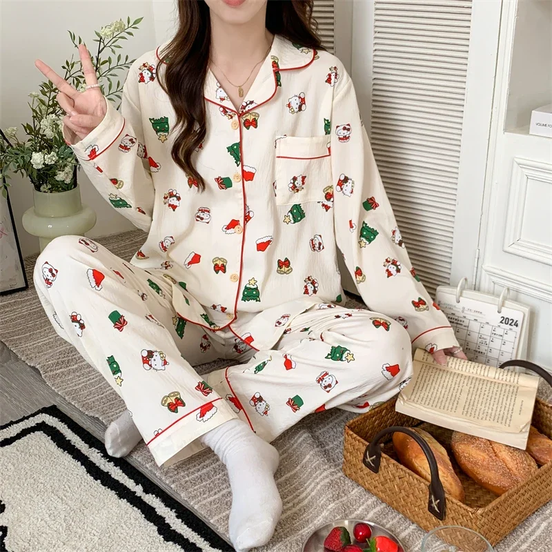 Рождественские пижамы HelloKitty, хлопковые брюки с длинными рукавами, комплект из двух предметов, домашняя одежда с рисунком рождественской елки, женские пижамы Sanrio
Рождественские пижамы HelloKitty, хлопковые брюки с длинными рукавами, комплект из двух предметов, домашняя одежда с рисунком рождественской елки, женские пижамы Sanrio