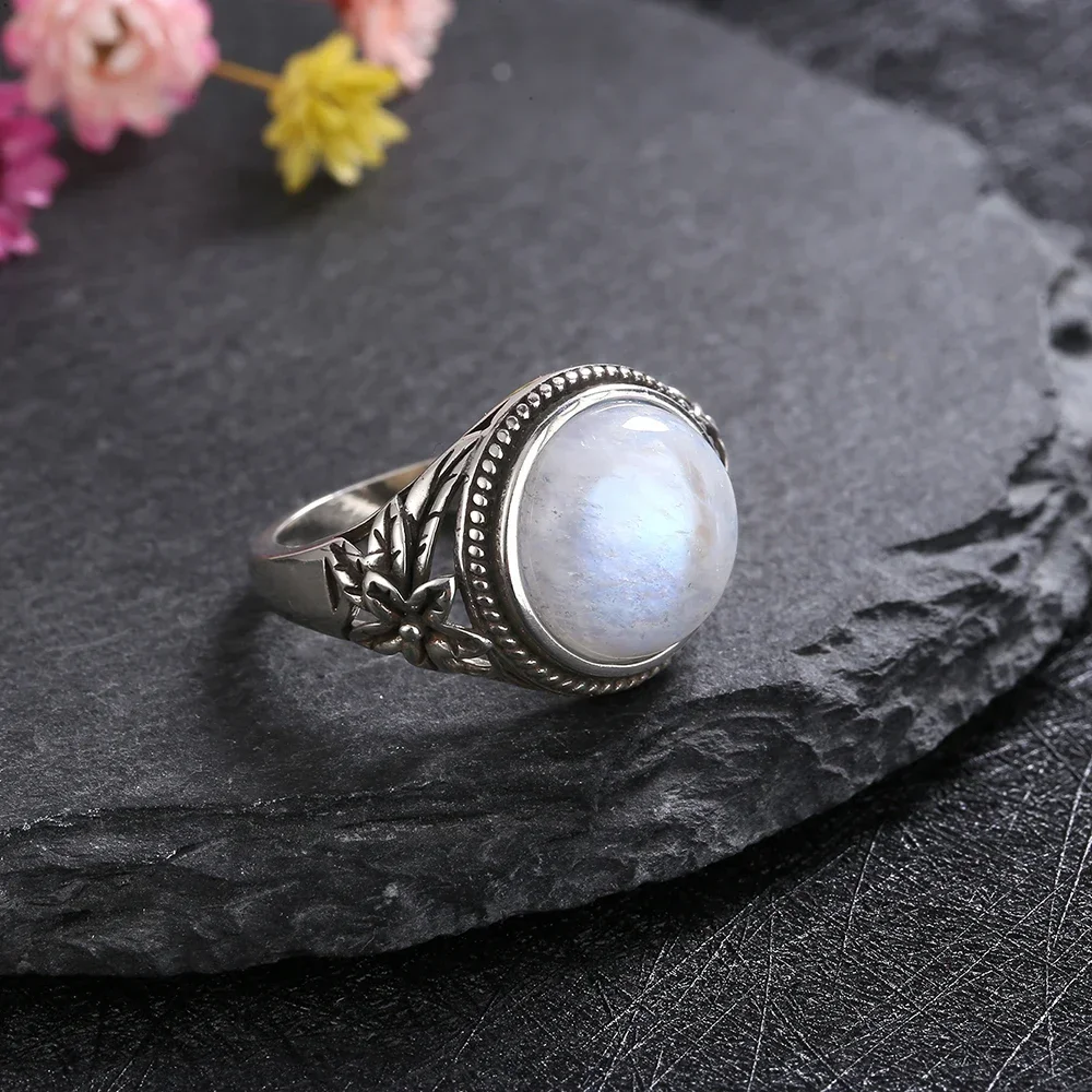 Vintage Oval Moonstone Ring 925 Silver Plated Boho Floral Carved Promise Ring For Women Natural Gemstone Party Jewelry Wholesale
Vintage Oval Moonstone Ring 925 Silver Plated Boho Floral Carved Promise Ring For Women Natural Gemstone Party Jewelry Wholesale