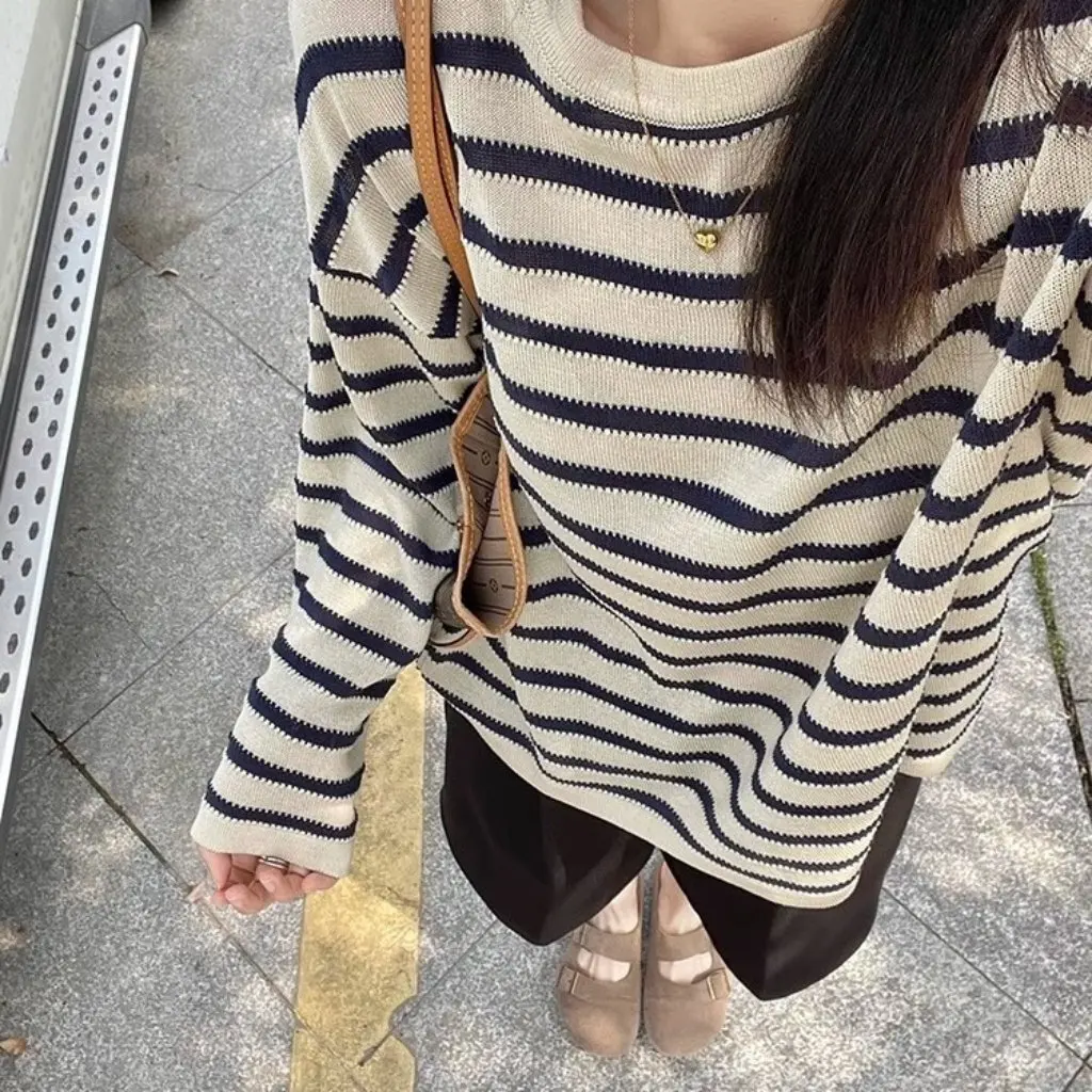 Korean Design Striped Thin Long Sleeve T-Shirt Women's Summer New Lazy Style Sunscreen Cover Up Top Fashionable Casual Wear
Korean Design Striped Thin Long Sleeve T-Shirt Women's Summer New Lazy Style Sunscreen Cover Up Top Fashionable Casual Wear