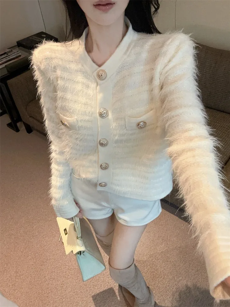 Loose Lazy round Neck Spliced Irregular Open Cardigan Women's Autumn Winter Short Knitted Sweater Fur Trimmed mid Waist
Loose Lazy round Neck Spliced Irregular Open Cardigan Women's Autumn Winter Short Knitted Sweater Fur Trimmed mid Waist