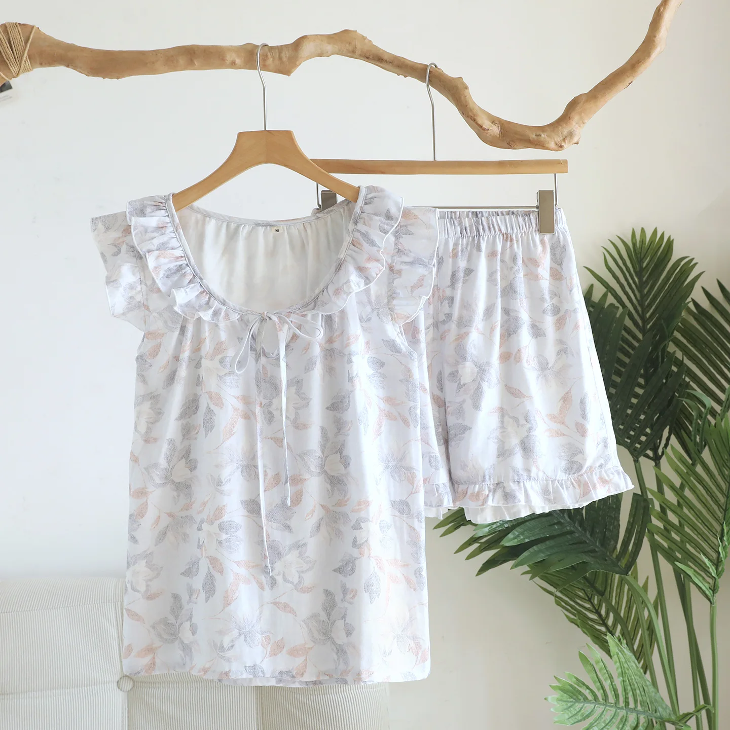 Summer New Pure Cotton Gauze Sleepwear Women's Thin Country Style Lace Sleeveless Vest Shorts Full Cotton Home Clothes
Summer New Pure Cotton Gauze Sleepwear Women's Thin Country Style Lace Sleeveless Vest Shorts Full Cotton Home Clothes