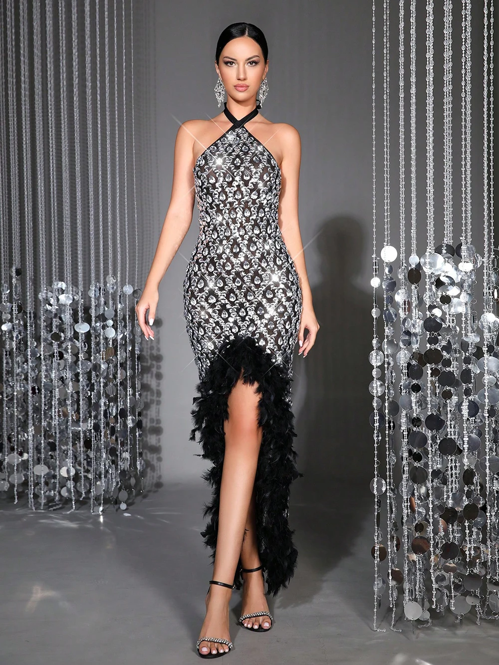 Женское роскошное длинное платье с пайетками, открытой спиной и отделкой из перьев, подходит для вечеринок, сексуальное вечернее платье с высокой талией и сетчатыми вставками.
Женское роскошное длинное платье с пайетками, открытой спиной и отделкой из перьев, подходит для вечеринок, сексуальное вечернее платье с высокой талией и сетчатыми вставками.