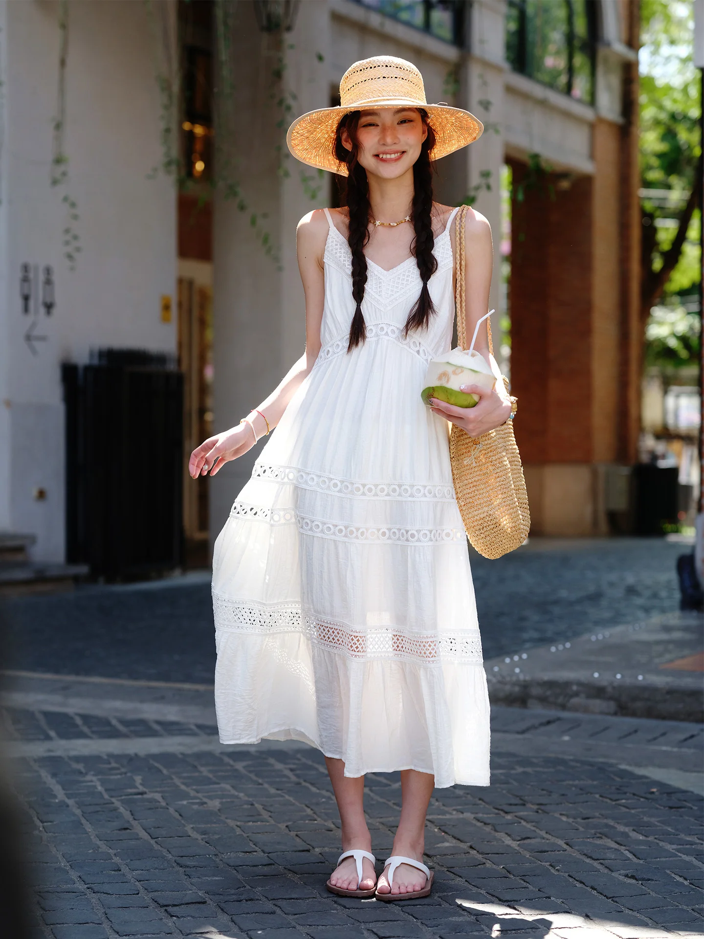 Vacation Style White Hollow out V-Neck Strap Dress Beach Sand Beach Skirt Women Summer Sleeveless A-Line Romantic Dress
Vacation Style White Hollow out V-Neck Strap Dress Beach Sand Beach Skirt Women Summer Sleeveless A-Line Romantic Dress