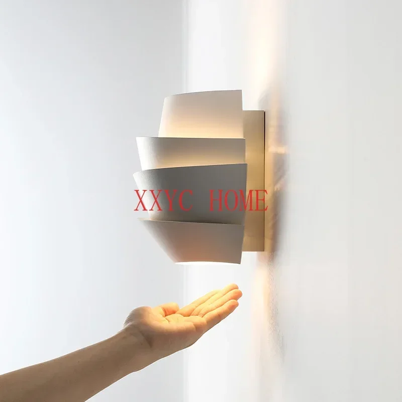 New master bedroom bedside lamp, artistic and creative, high-end designer living room wall lamp
New master bedroom bedside lamp, artistic and creative, high-end designer living room wall lamp
