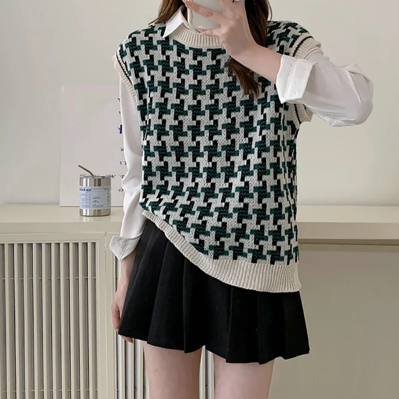 Women Plaid O-neck Knitting Sweater Vest Sleeveless Loose Casual Sweater Vest For Women 2024 Autumn And Winter
Women Plaid O-neck Knitting Sweater Vest Sleeveless Loose Casual Sweater Vest For Women 2024 Autumn And Winter