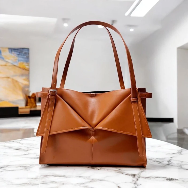 New Brand Fashion Women's Tote Bag European American Luxury Large-capacity Handbag Niche Folding Design Shoulder Underarm Bag
New Brand Fashion Women's Tote Bag European American Luxury Large-capacity Handbag Niche Folding Design Shoulder Underarm Bag