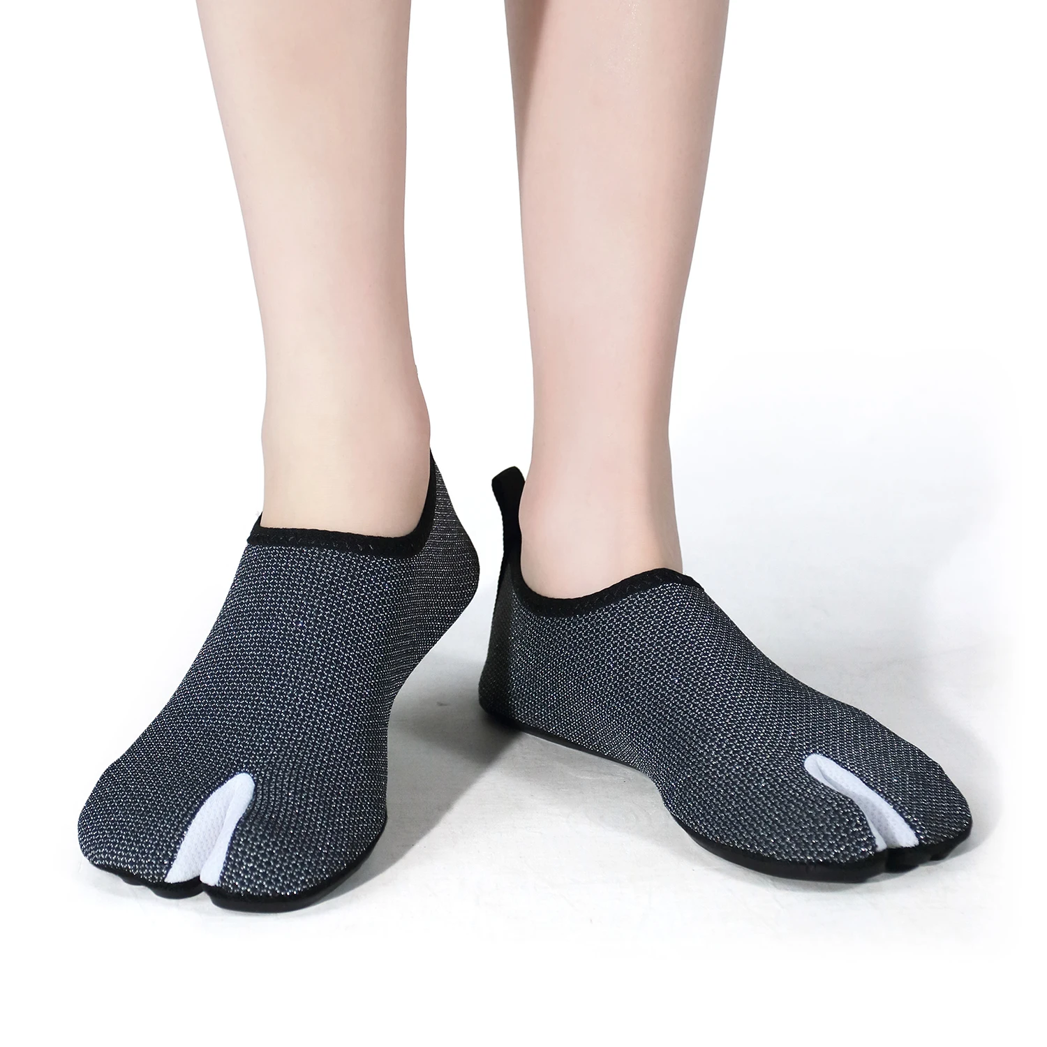 Pinching feet, European and American anti slip water shoes, swimming shoes, training treadmill shoes, yoga shoes
Pinching feet, European and American anti slip water shoes, swimming shoes, training treadmill shoes, yoga shoes