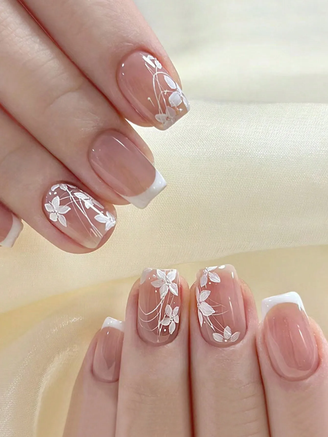 24pcs Simple Pure White Flower Cute & Sweet False Nails, Suitable For Women & Girls Nail Art Decor + 1 Bottle Jelly Gel + 1 Nail File, Press-On Manicure Supplies
24pcs Simple Pure White Flower Cute & Sweet False Nails, Suitable For Women & Girls Nail Art Decor + 1 Bottle Jelly Gel + 1 Nail File, Press-On Manicure Supplies
