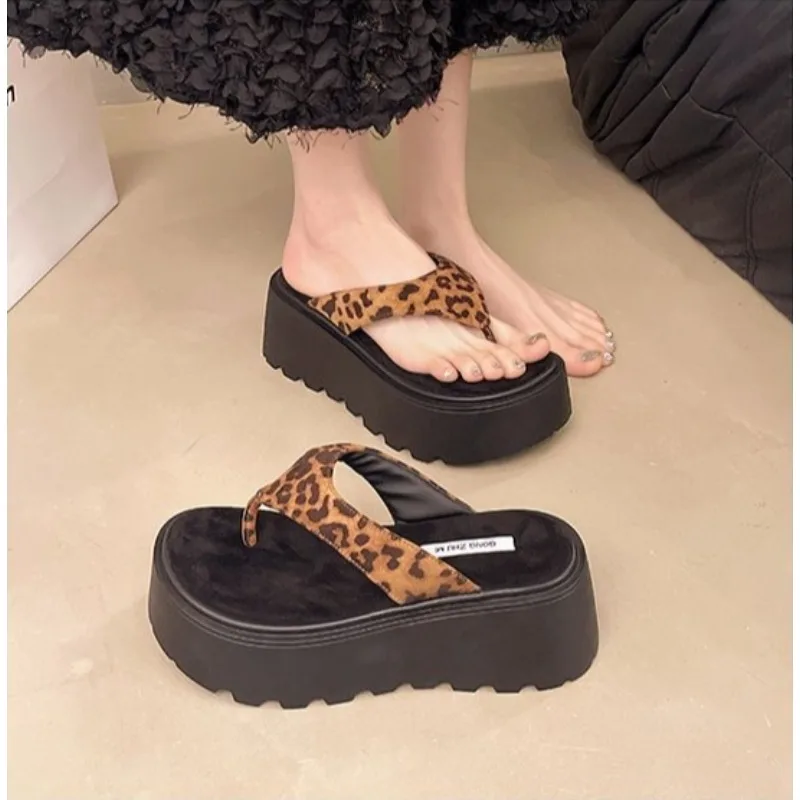 Wedge Outdoor Slippers Women's Summer Thick Bottom Flip Flops Outdoor High Waist Seaside Beach Leisure Flip Flops Suede,35-40
Wedge Outdoor Slippers Women's Summer Thick Bottom Flip Flops Outdoor High Waist Seaside Beach Leisure Flip Flops Suede,35-40