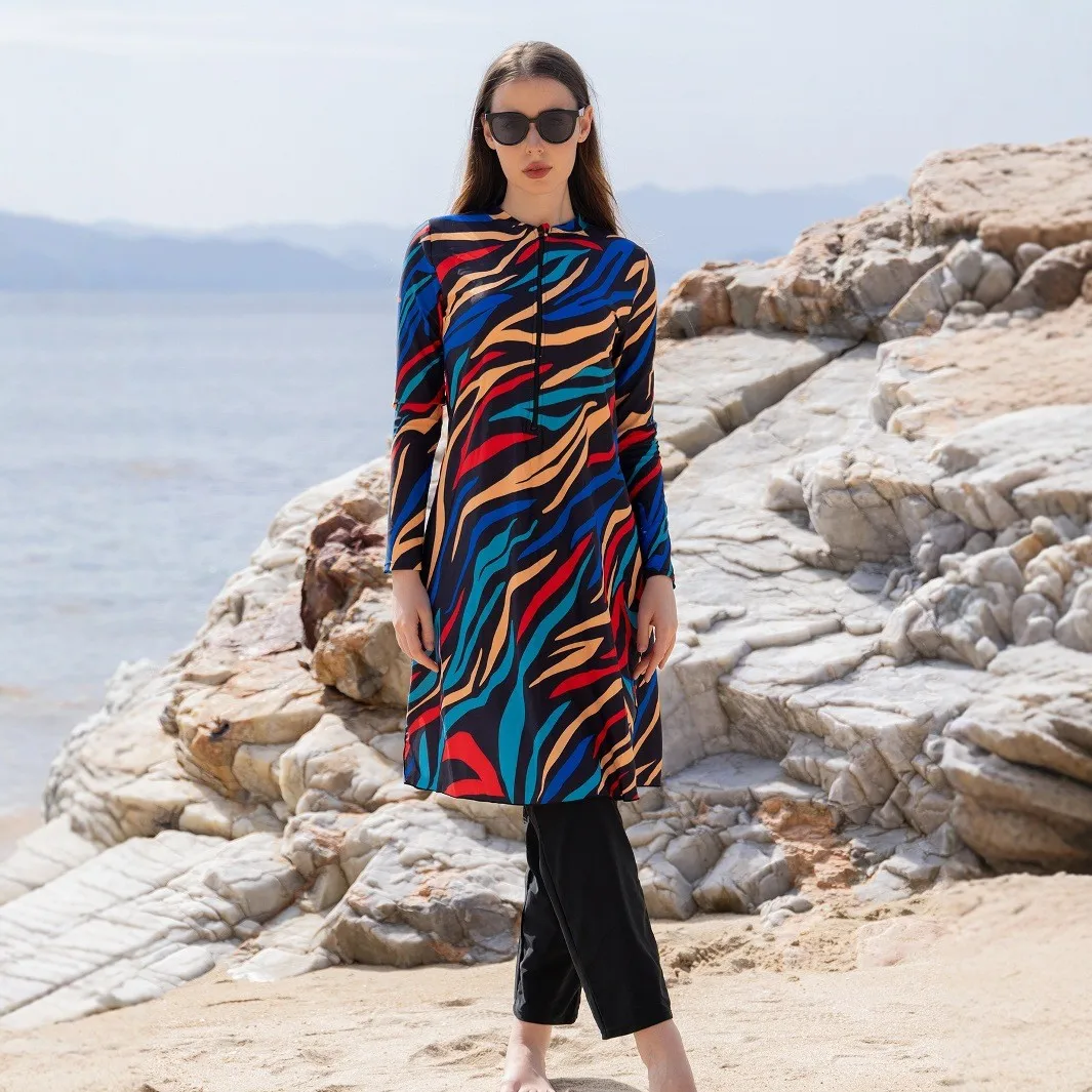 Women Long Sleeve High Neck Islamic Swimsuit Abstract Stripe Black Knee Length Bathing Suit Modest Swimwear
Women Long Sleeve High Neck Islamic Swimsuit Abstract Stripe Black Knee Length Bathing Suit Modest Swimwear