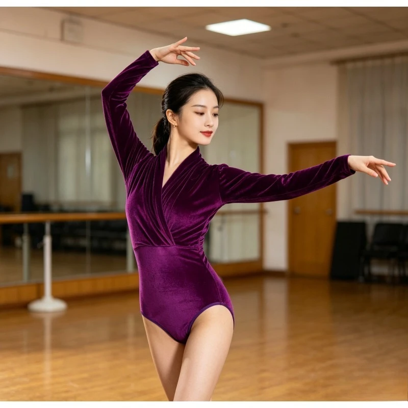 Women Velvet Long Sleeve Latin Dance Top Ballroom Samba Rumba Dance Bodysuit Practice Training Stage Performance Costume Dance
Women Velvet Long Sleeve Latin Dance Top Ballroom Samba Rumba Dance Bodysuit Practice Training Stage Performance Costume Dance