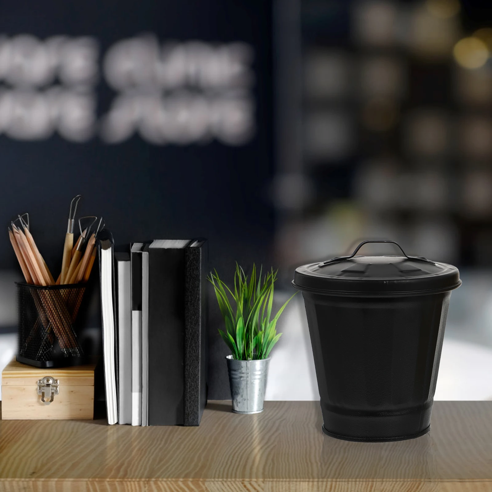 2pcs Mini Trash Can Black Metal Waste Container with Lid for Office Home Desktop Garbage Can Lightweight Portable
2pcs Mini Trash Can Black Metal Waste Container with Lid for Office Home Desktop Garbage Can Lightweight Portable