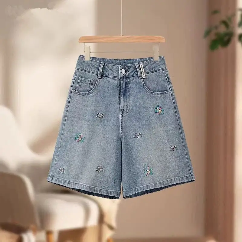 Джинсовые шорты с вышивкой в национальном стиле, женские летние новые верхняя одежда трапециевидной формы с высокой талией, свободные широкие брюки пять четвертей
Джинсовые шорты с вышивкой в национальном стиле, женские летние новые верхняя одежда трапециевидной формы с высокой талией, свободные широкие брюки пять четвертей