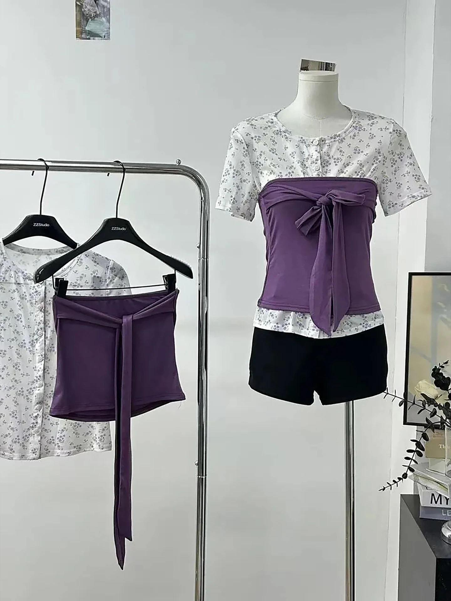 Elegant Floral Short Sleeve Open Cardigan And T-Shirt Set for Women Summer New Arrival Pastel Purple with Bow Tie Design
Elegant Floral Short Sleeve Open Cardigan And T-Shirt Set for Women Summer New Arrival Pastel Purple with Bow Tie Design
