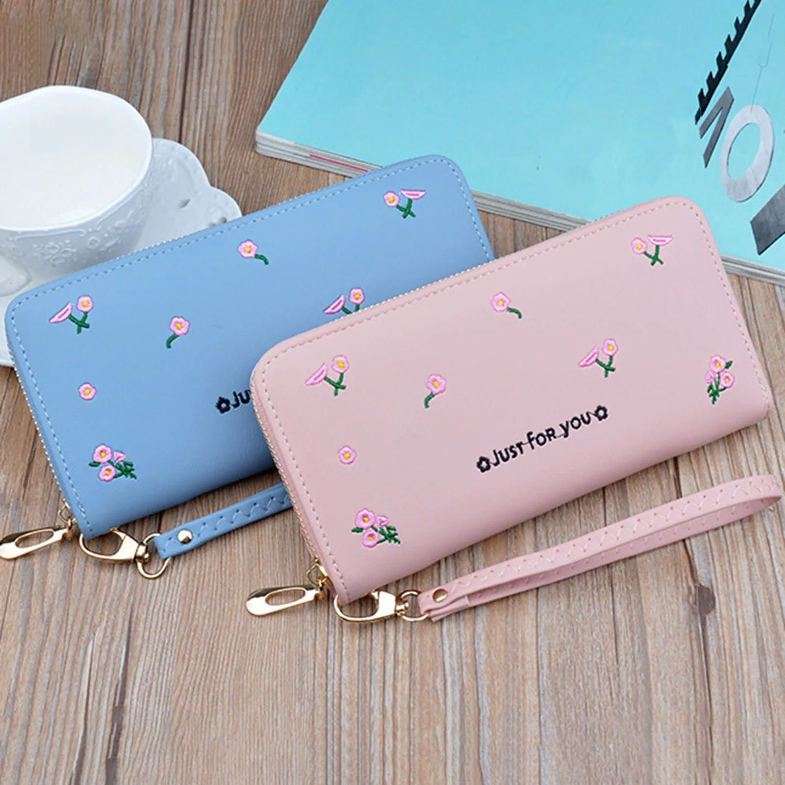 Women's Mini Flower Embroidery Zipper Phone Bag Multifunctional Portable Coin Purse For Women Girls Female
Women's Mini Flower Embroidery Zipper Phone Bag Multifunctional Portable Coin Purse For Women Girls Female