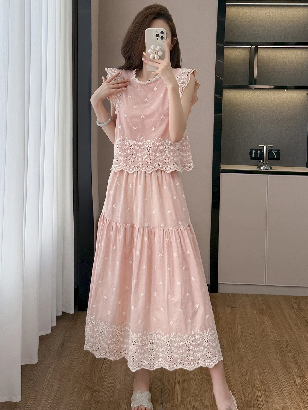 Pink Embroidered Hollow out Set Women Summer Gentle Wind Fly Sleeve Waist Cinch Slim Long Half Skirt Two Piece Set Fashionabl...
Pink Embroidered Hollow out Set Women Summer Gentle Wind Fly Sleeve Waist Cinch Slim Long Half Skirt Two Piece Set Fashionabl...