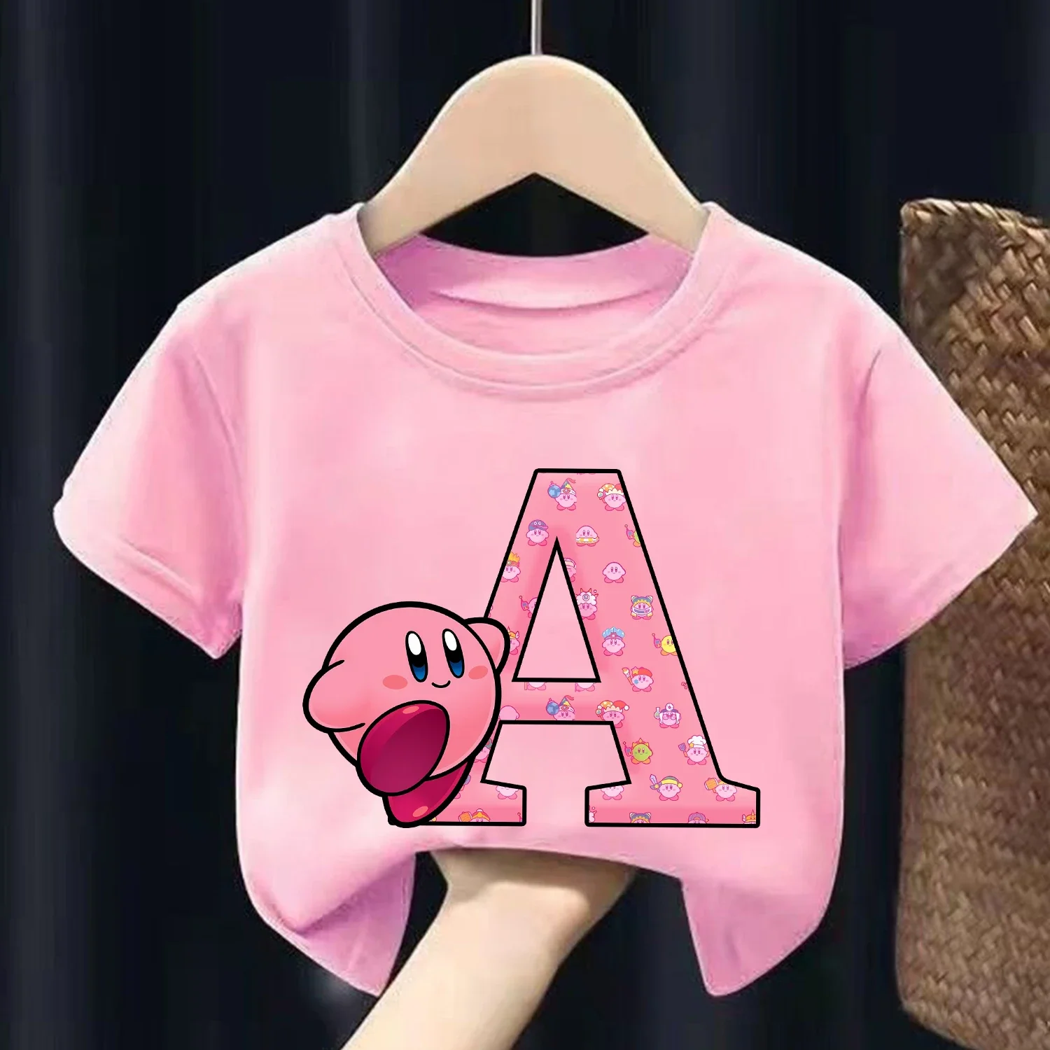 Новая футболка Kirby для детей, футболка с надписью A-Z в стиле аниме, кавайная одежда с круглым воротником, детская розовая одежда с короткими рукавами, подарок
Новая футболка Kirby для детей, футболка с надписью A-Z в стиле аниме, кавайная одежда с круглым воротником, детская розовая одежда с короткими рукавами, подарок