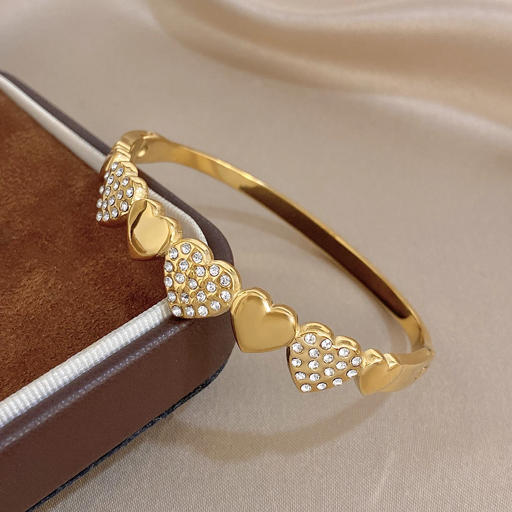 Freetry Classic Heart Gold Plated Stainless Steel Bracelet for Women Rhinestone Waterproof Spring Bangle Valentine's Day Gift
Freetry Classic Heart Gold Plated Stainless Steel Bracelet for Women Rhinestone Waterproof Spring Bangle Valentine's Day Gift
