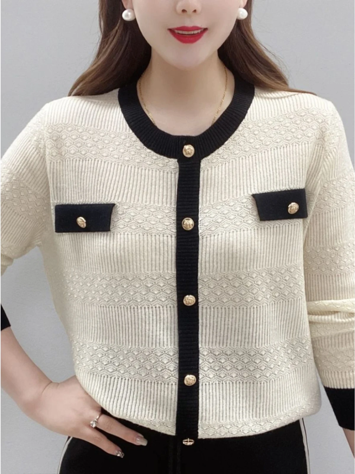 Ladies Knitted Open Cardigan round Neck Soft Warm Fashionable Anti-Aging Metal Buckle Perfume Style Top for Daily Wear
Ladies Knitted Open Cardigan round Neck Soft Warm Fashionable Anti-Aging Metal Buckle Perfume Style Top for Daily Wear