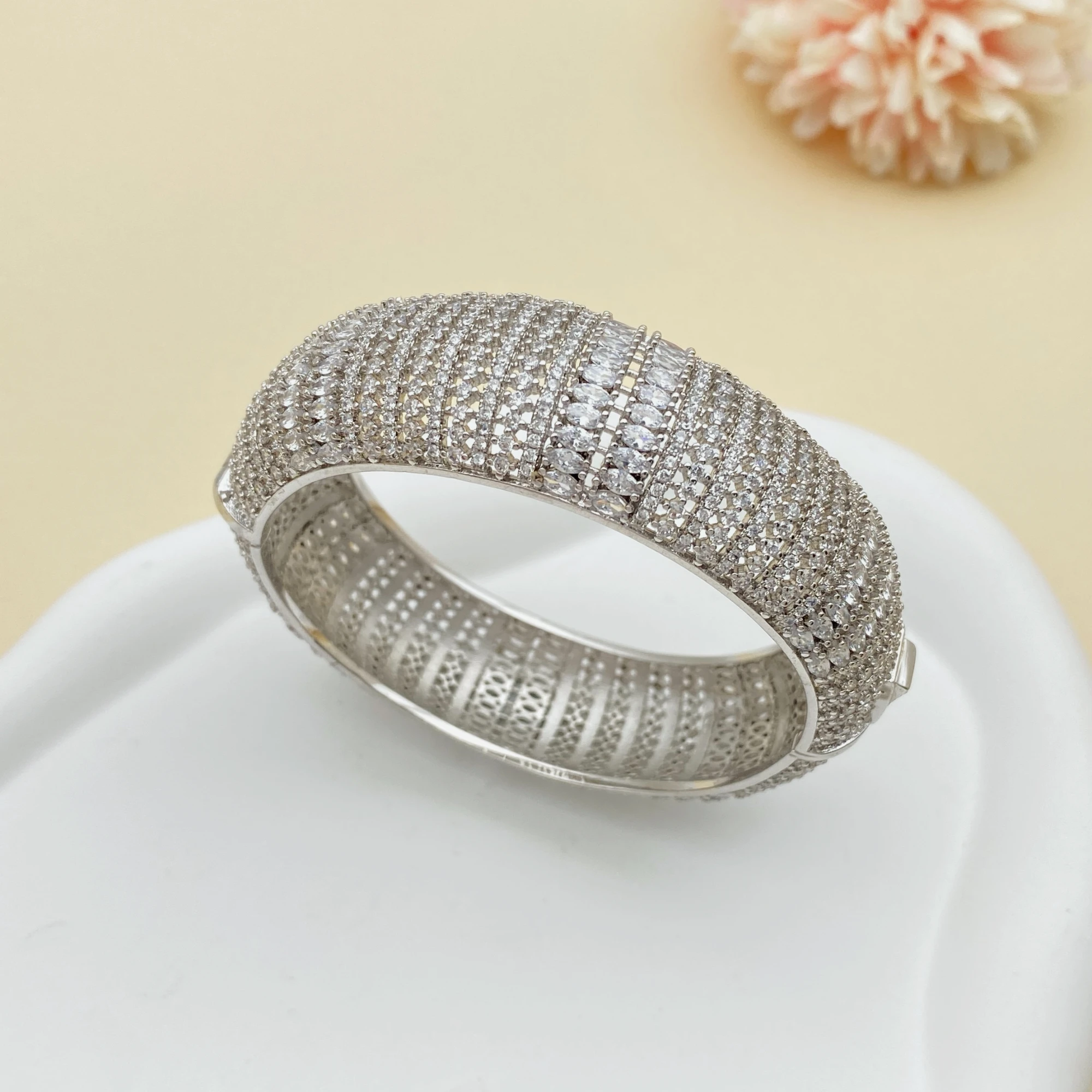 JRH Stackable Circle Openwork Bracelet Gold Plated Zircon Minimalist Jewelry Africa for Women Everyday
JRH Stackable Circle Openwork Bracelet Gold Plated Zircon Minimalist Jewelry Africa for Women Everyday