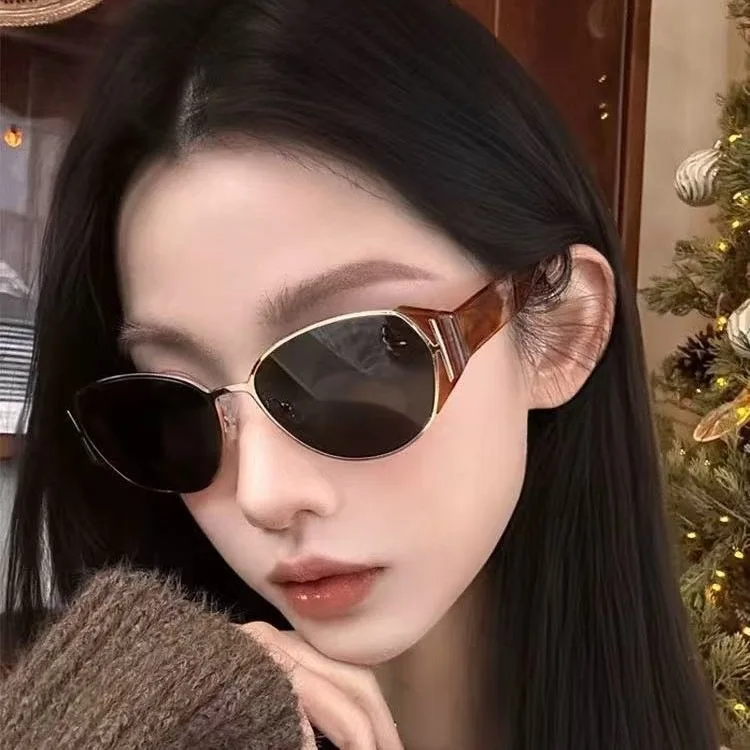 Vintage Cat Eye Sunglasses, Luxury Old Money Style UV400 Eyewear, Retro Street Fashion Unisex Glasses for Photography
Vintage Cat Eye Sunglasses, Luxury Old Money Style UV400 Eyewear, Retro Street Fashion Unisex Glasses for Photography