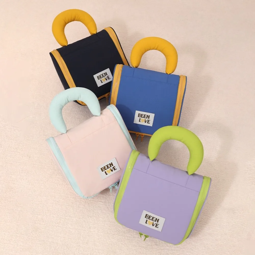 withHanging Hook Toiletry Washbag Wet and Dry Large Capacity Cosmetic Storage Bag Multi-compartment Space Saving Makeup Bag 
withHanging Hook Toiletry Washbag Wet and Dry Large Capacity Cosmetic Storage Bag Multi-compartment Space Saving Makeup Bag