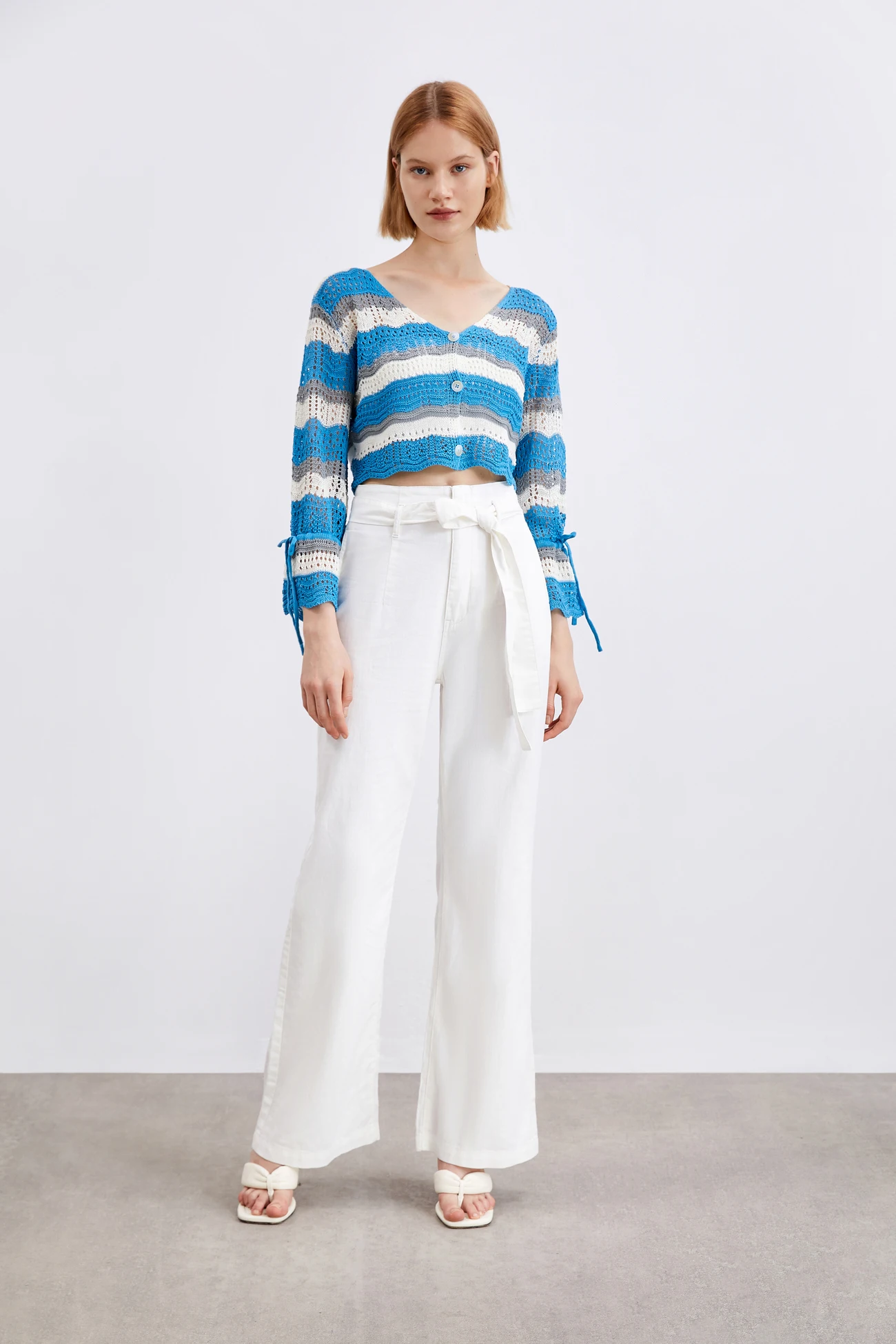 Ethereal MD 2025 summer new style of Ladies' casual fashion gentle and delicate hollowed-out thin knitted coat
Ethereal MD 2025 summer new style of Ladies' casual fashion gentle and delicate hollowed-out thin knitted coat