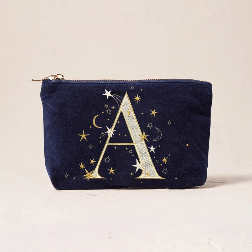 Fashion Velvet Fabric Printed Flower Letters Makeup Bag Large Capacity Zipper Makeup Storage Box Multifunctional Bag 
Fashion Velvet Fabric Printed Flower Letters Makeup Bag Large Capacity Zipper Makeup Storage Box Multifunctional Bag