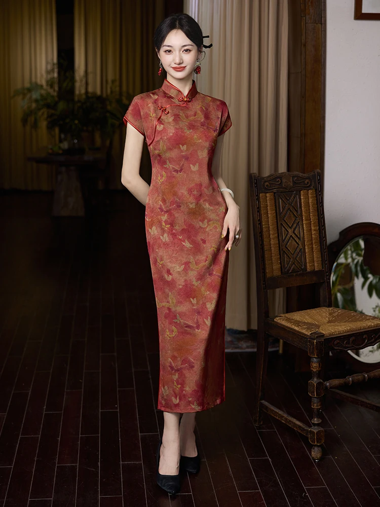 Новое женское летнее длинное ципао Ele Red: модное, винтажное, дышащее, из высококачественного полиэфирного волокна
Новое женское летнее длинное ципао Ele Red: модное, винтажное, дышащее, из высококачественного полиэфирного волокна