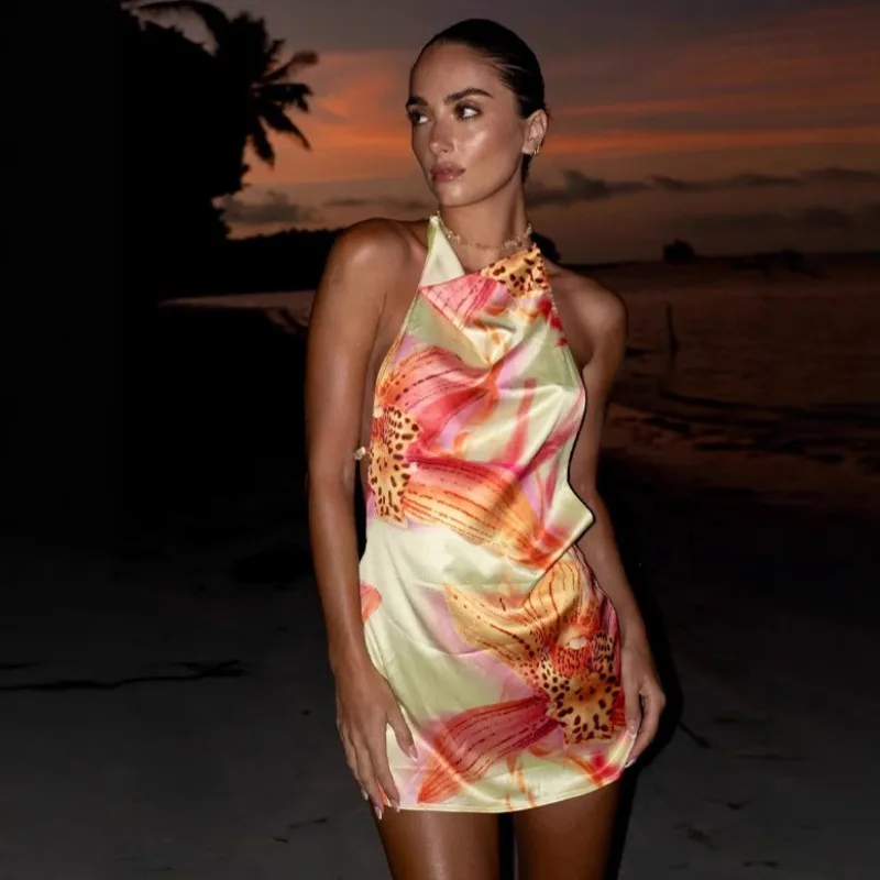 Elegant Vacation Print Backless Halter Bodycon Dress 2025 Summer New European Style Women Fashion
Elegant Vacation Print Backless Halter Bodycon Dress 2025 Summer New European Style Women Fashion