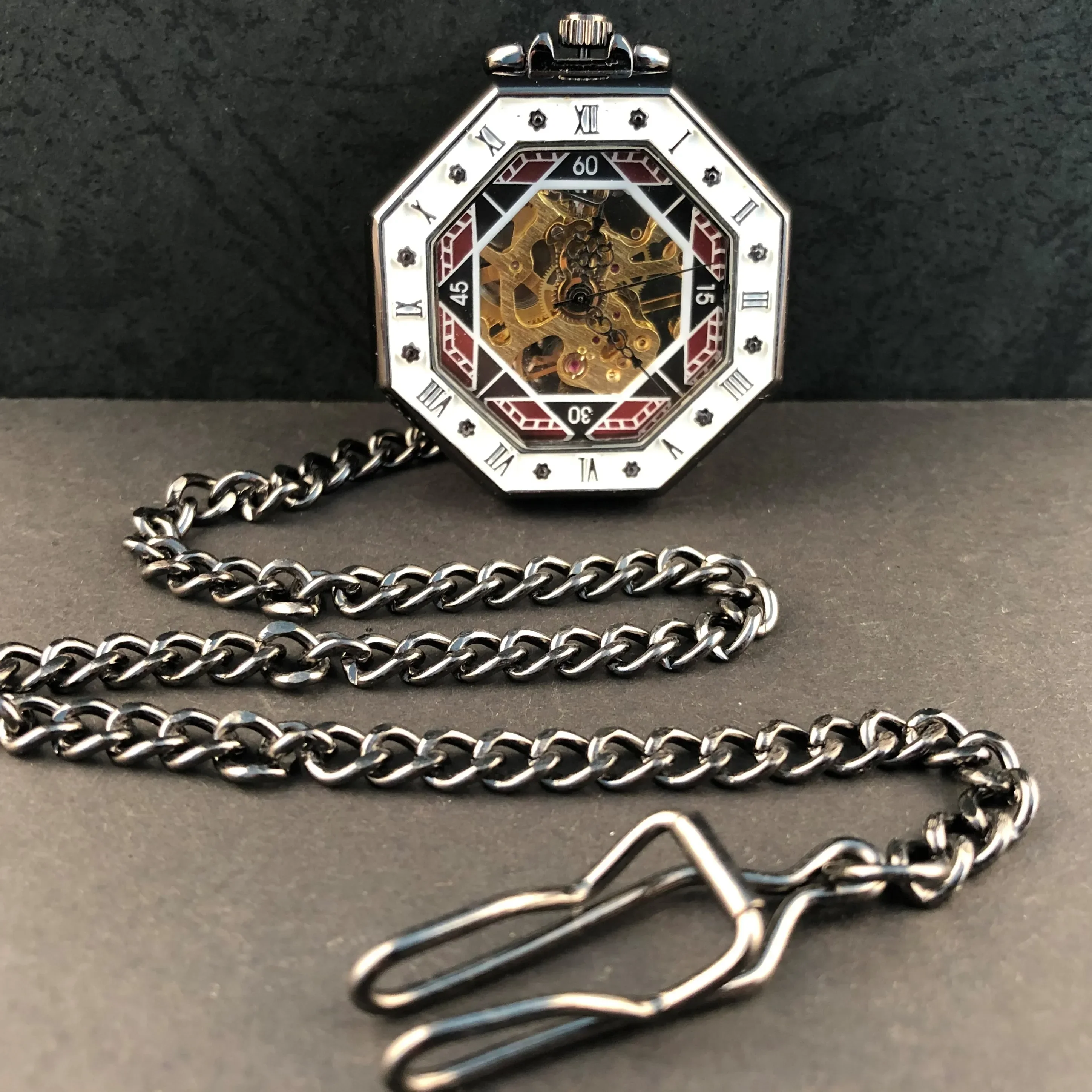 Antique Retro Gossip Square Mechanical Pocket Watch Chinese Style Men's Ladies Necklace Pendant Clock Classic with Chain Gifts
Antique Retro Gossip Square Mechanical Pocket Watch Chinese Style Men's Ladies Necklace Pendant Clock Classic with Chain Gifts