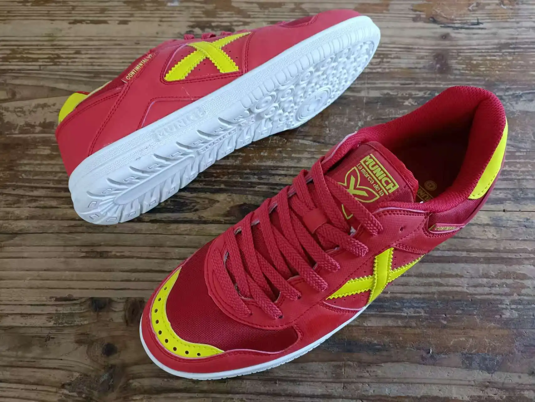 2025 New High-Quality Lightweight Anti-Slip Breathable Soccer Shoes Durable, Strong Traction Training Shoes Excellent
2025 New High-Quality Lightweight Anti-Slip Breathable Soccer Shoes Durable, Strong Traction Training Shoes Excellent