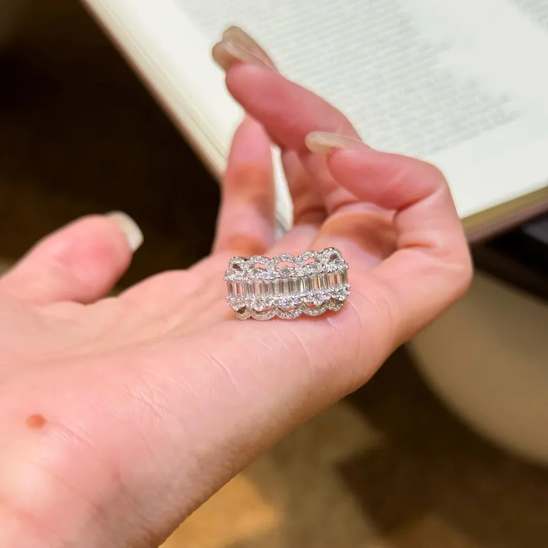 Italian Lace Lace T-square Diamond Ring For Women, Dazzling, Versatile, Personalized, Petal Full Stone Lined Ring
Italian Lace Lace T-square Diamond Ring For Women, Dazzling, Versatile, Personalized, Petal Full Stone Lined Ring