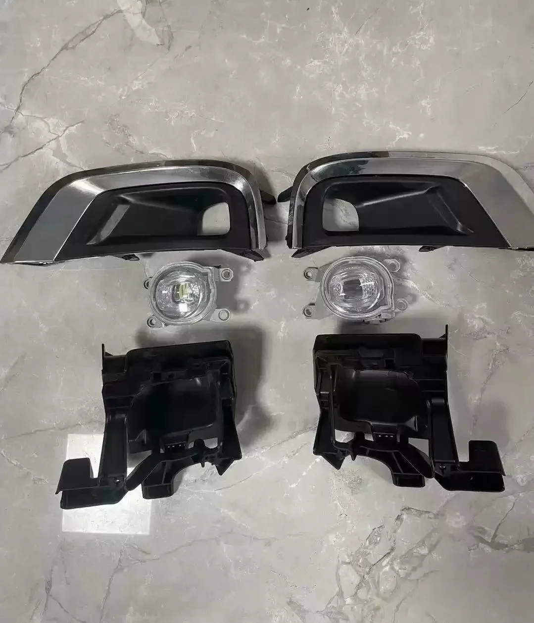 Фонарь переднего бампера автомобиля, рамка передней противотуманной фары, дневные ходовые огни для Toyota LC300
Фонарь переднего бампера автомобиля, рамка передней противотуманной фары, дневные ходовые огни для Toyota LC300