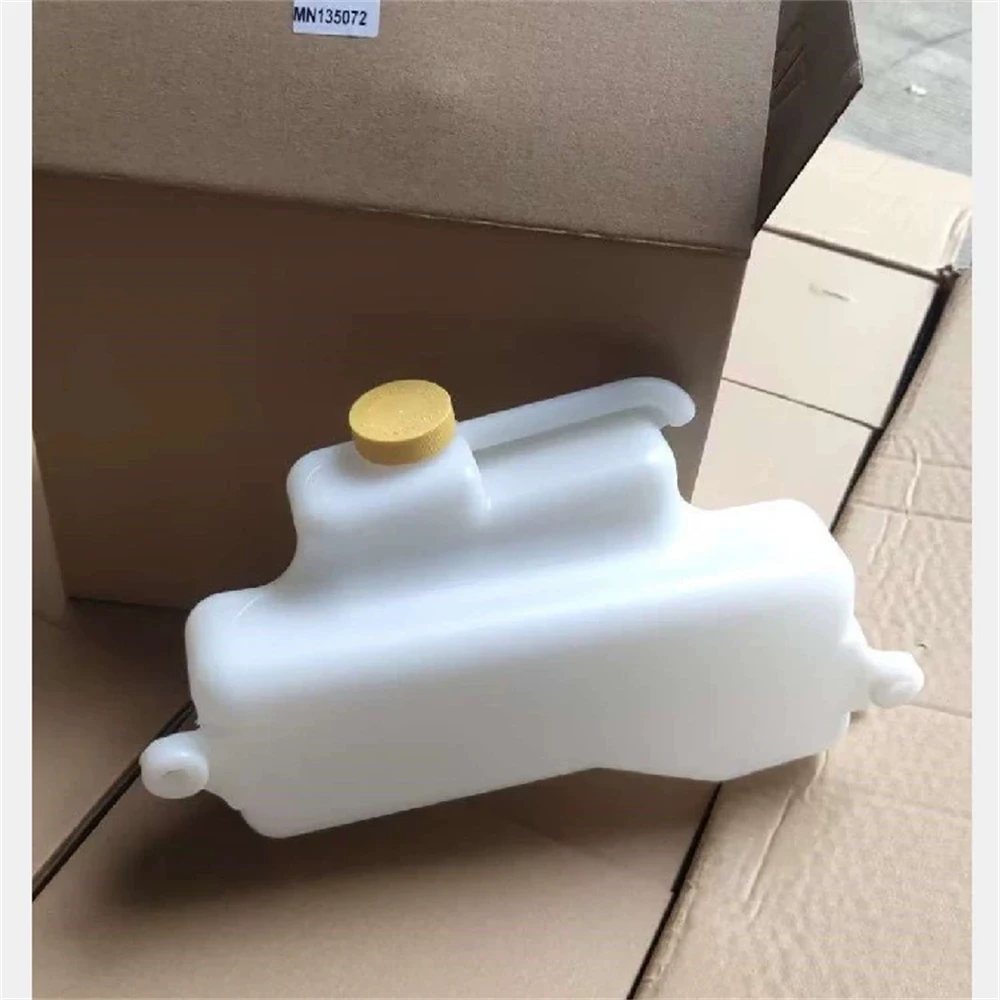 MN135072 Coolant Reservoir Tank With Cap For Mitsubishi L200 2008-2015 Montero Sport 2005-2015 Replacement Part
MN135072 Coolant Reservoir Tank With Cap For Mitsubishi L200 2008-2015 Montero Sport 2005-2015 Replacement Part