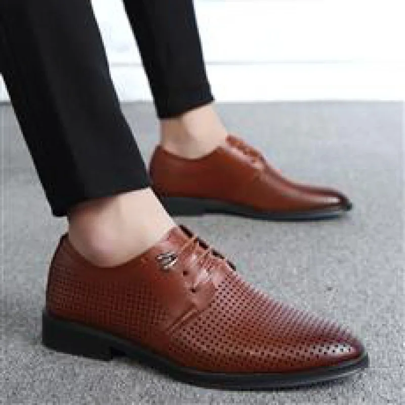 Men's Leather Party Dress Luxury Leather Business Pointed British Style Carved Suit Shoes
Men's Leather Party Dress Luxury Leather Business Pointed British Style Carved Suit Shoes