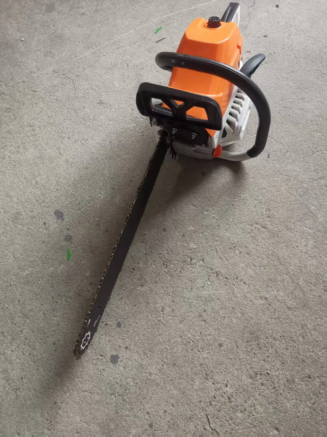 Portable Handheld High Power Gas Chainsaw Anti-Vibration Saw for Garden Pruning Logging Wood Cutting
Portable Handheld High Power Gas Chainsaw Anti-Vibration Saw for Garden Pruning Logging Wood Cutting