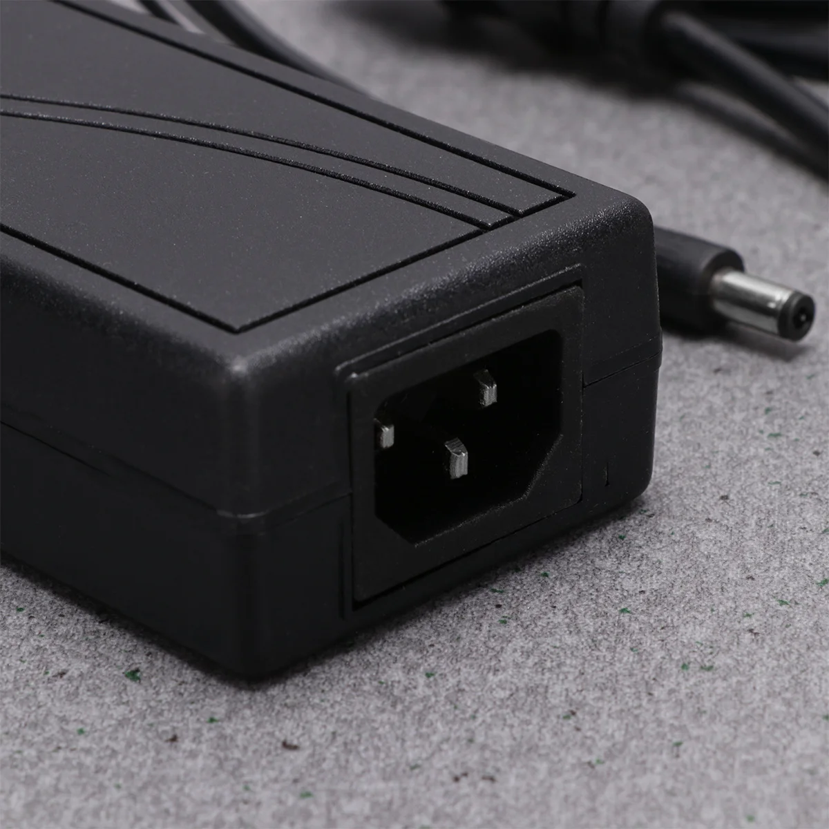 1Pcs LED Light Adapter 12V 6a 144W Universal Power Supply Durable for Industrial LED Lighting Adapter
1Pcs LED Light Adapter 12V 6a 144W Universal Power Supply Durable for Industrial LED Lighting Adapter
