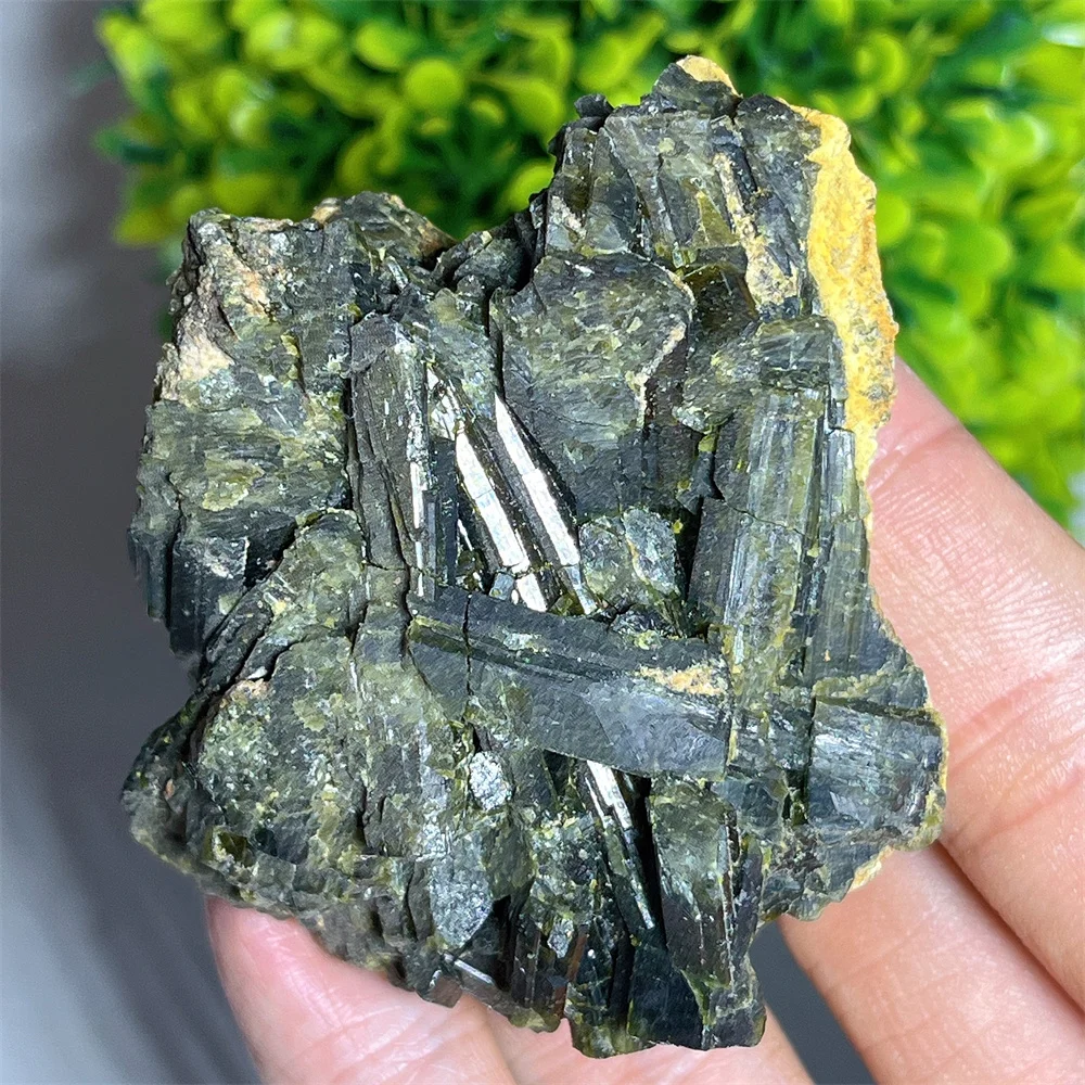 Crystal Natural Green Tourmaline Specimen Stone Quartz Crystal Natural Specimen Gialla desktop decoration meditazione spiritual
Crystal Natural Green Tourmaline Specimen Stone Quartz Crystal Natural Specimen Gialla desktop decoration meditazione spiritual