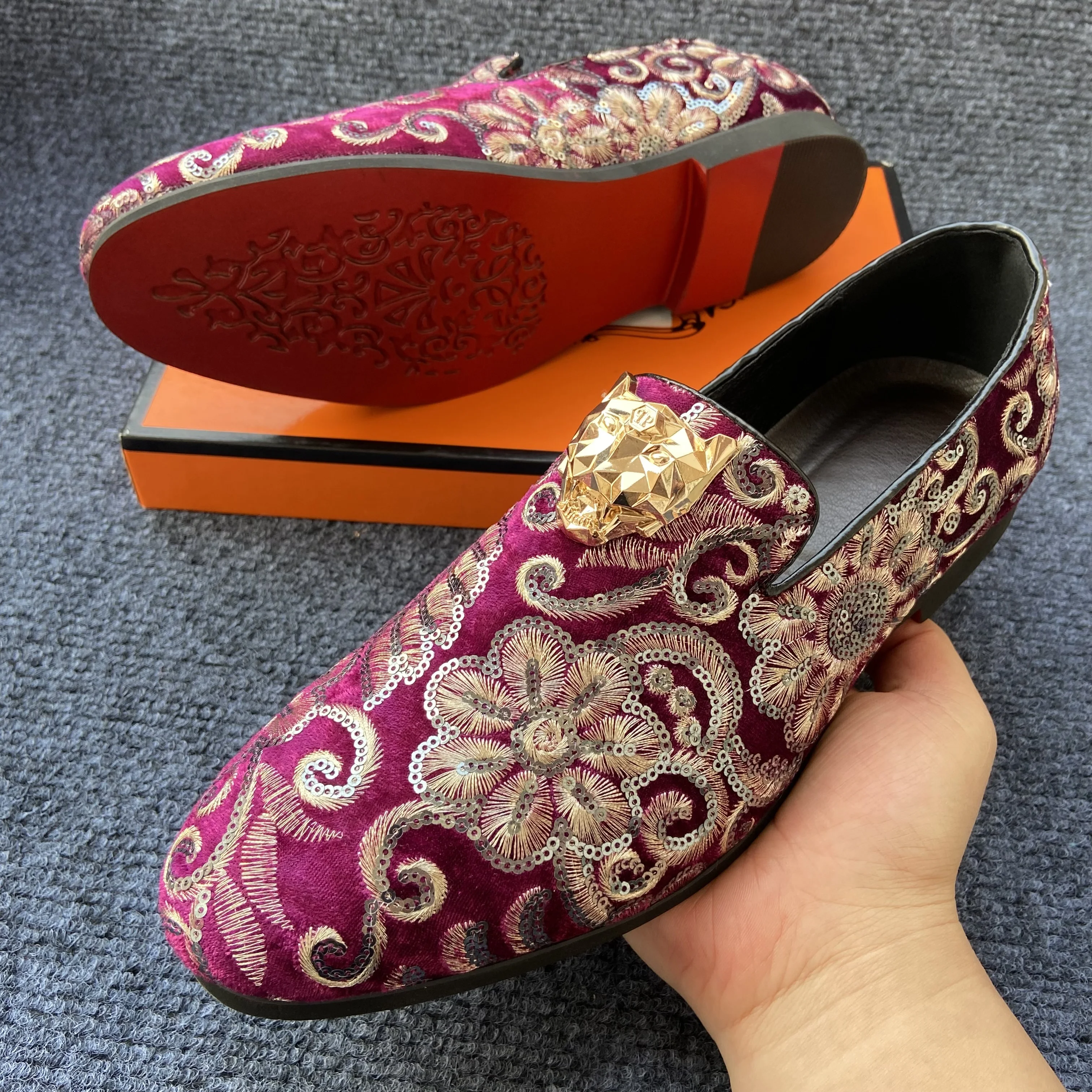 Designer Men's Dress Shoes Luxury Embroidery Men Loafers Italian Brand Wedding Shoes Fashion Party Shoes for Men Oxford Shoe New
Designer Men's Dress Shoes Luxury Embroidery Men Loafers Italian Brand Wedding Shoes Fashion Party Shoes for Men Oxford Shoe New