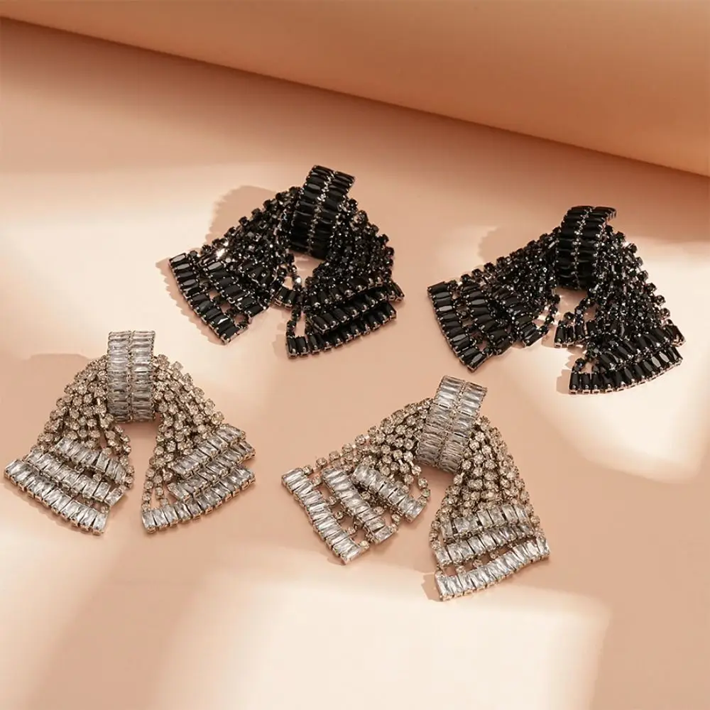 Crystal Shining Rhinestone Earrings Elegant Exquisite Bowknot Drop Earrings Tassel Women Ear Jewelry Exaggerated Earring Party
Crystal Shining Rhinestone Earrings Elegant Exquisite Bowknot Drop Earrings Tassel Women Ear Jewelry Exaggerated Earring Party