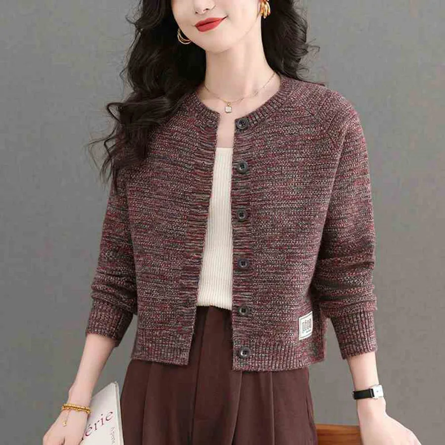 Fugu модный вязаный кардиган женский новый Джокер осенний короткий свитер куртка женская универсальная темпераментная трикотажная верхняя одежда женская
Fugu модный вязаный кардиган женский новый Джокер осенний короткий свитер куртка женская универсальная темпераментная трикотажная верхняя одежда женская
