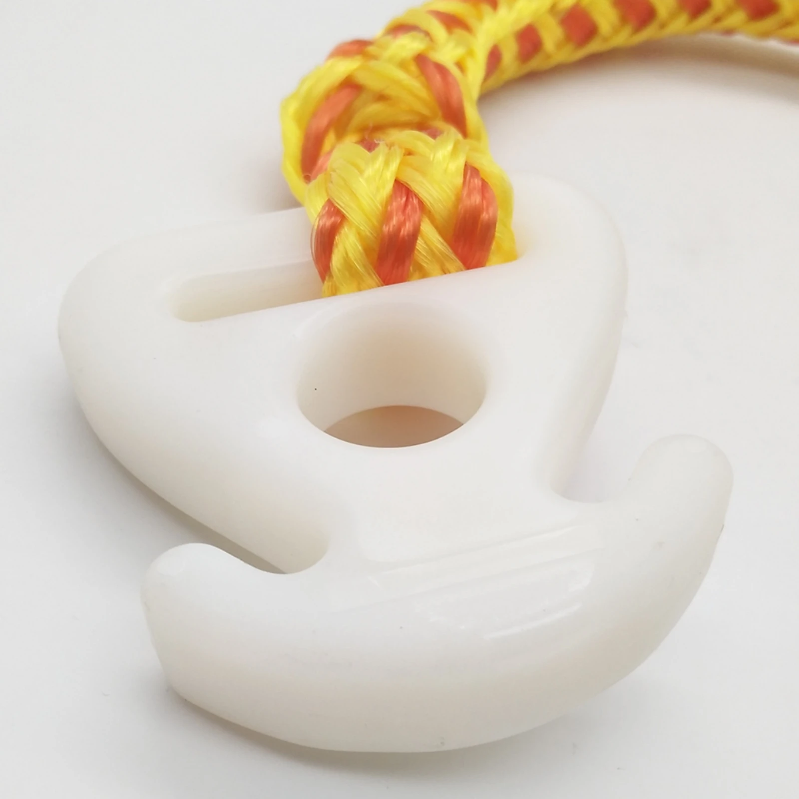 Towing Rope Connector Plastic Towable Rope Connector Slotted Opening Secure Hold for Boating
Towing Rope Connector Plastic Towable Rope Connector Slotted Opening Secure Hold for Boating