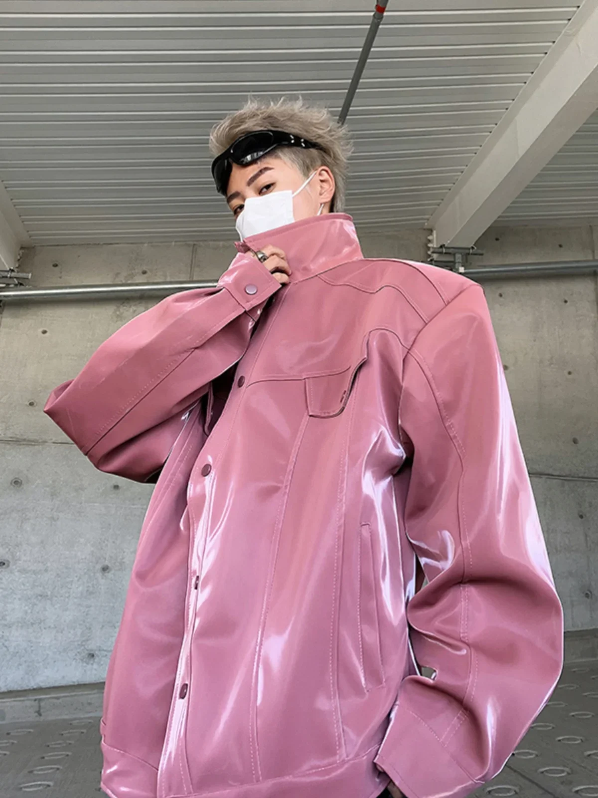 Leather jacket men's loose casual pink high-end autumn and winter design niche shoulder padded pu leather American fashionable
Leather jacket men's loose casual pink high-end autumn and winter design niche shoulder padded pu leather American fashionable