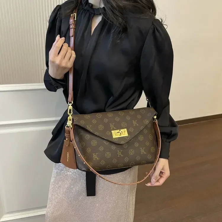 Trendy Commuter Chic Diaper Bag Unique Crossbody Handbag For Women Fashionable Leather Tote Shoulder Bag
Trendy Commuter Chic Diaper Bag Unique Crossbody Handbag For Women Fashionable Leather Tote Shoulder Bag