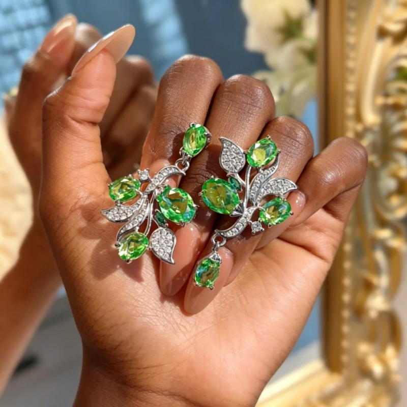 Elegant Leaf-Shaped Green Gemstone Drop Earrings - High Quality Cubic Zirconia Statement Earrings, Perfect for Anniversary Gifts
Elegant Leaf-Shaped Green Gemstone Drop Earrings - High Quality Cubic Zirconia Statement Earrings, Perfect for Anniversary Gifts