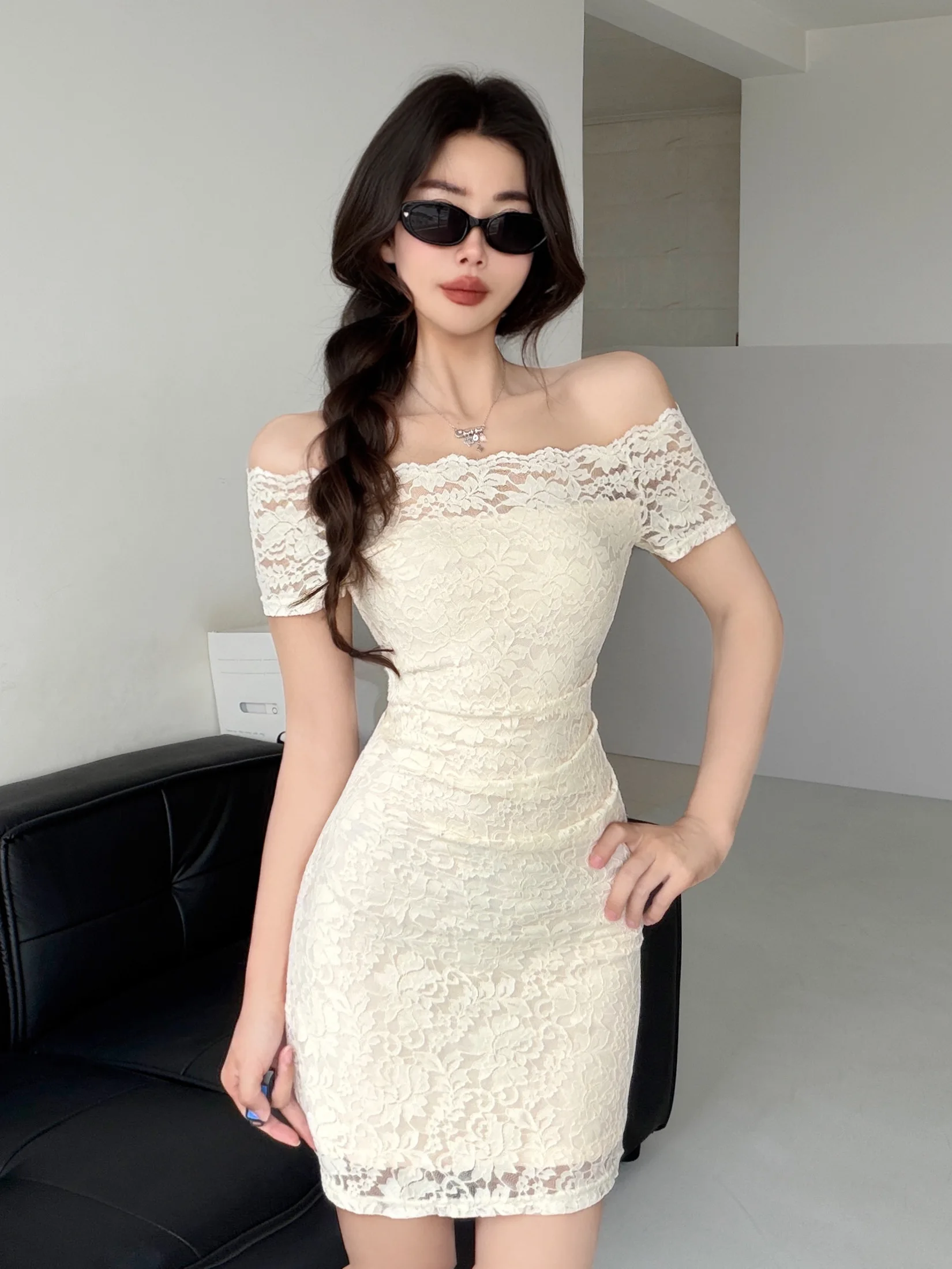 Elegant Lace One-Shoulder Short Dress Women's Summer Slimming Bodycon Skirt Casual Streetwear Party Wedding Date Citywalk
Elegant Lace One-Shoulder Short Dress Women's Summer Slimming Bodycon Skirt Casual Streetwear Party Wedding Date Citywalk
